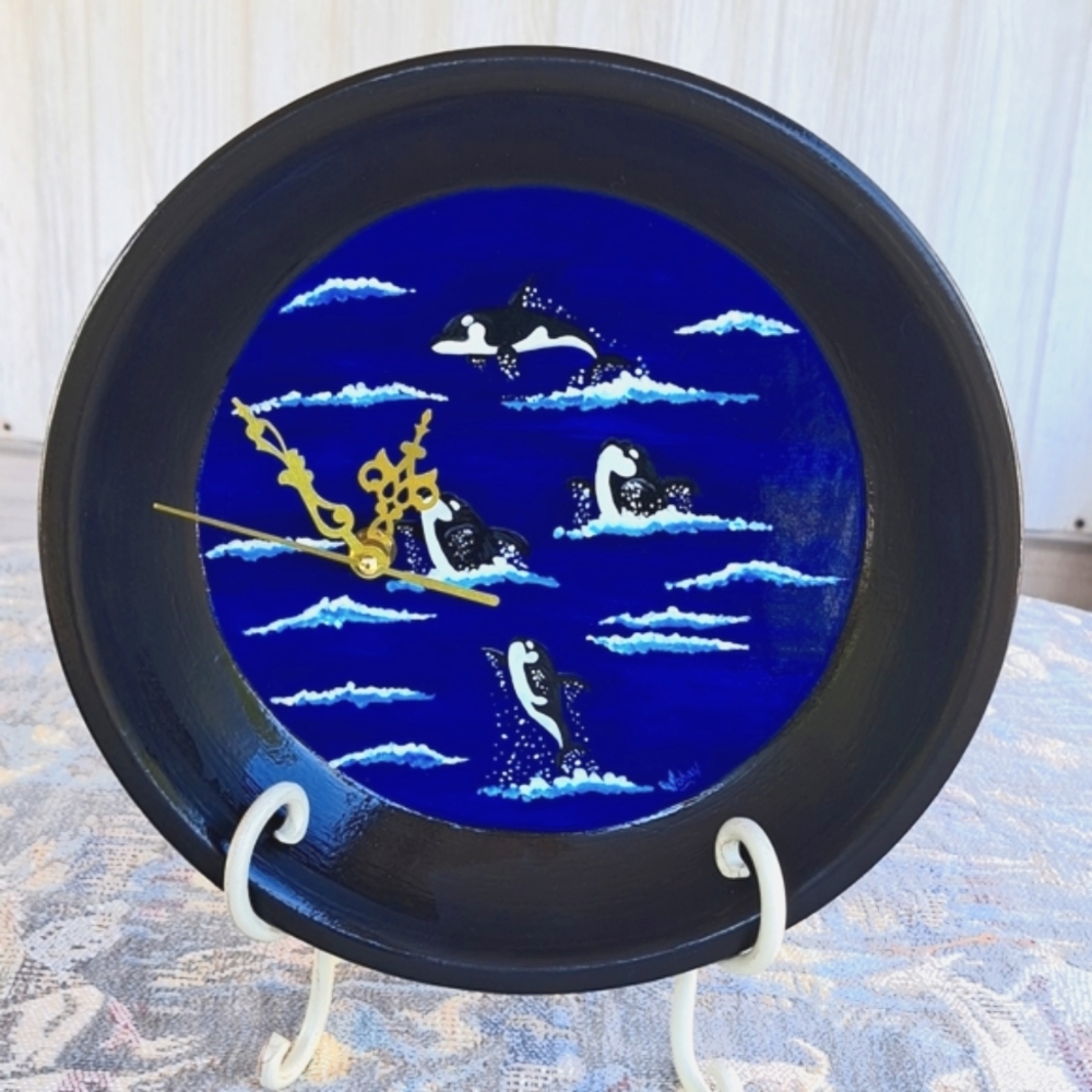 Hand Crafted Orca Whale Clock Hand Painted Terra Cotta Plate Table Easel Ocean